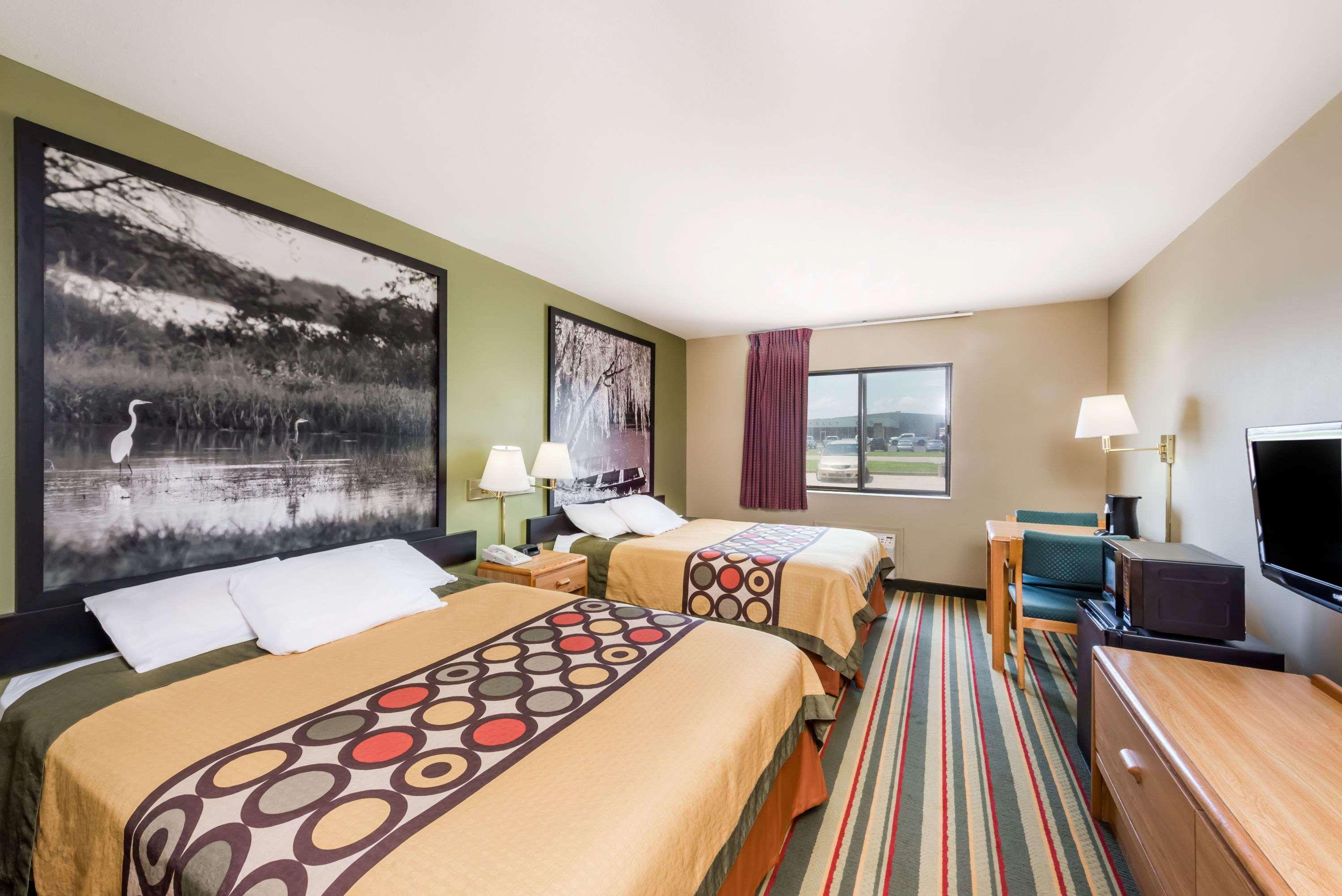 Super 8 By Wyndham Chanute Eksteriør billede