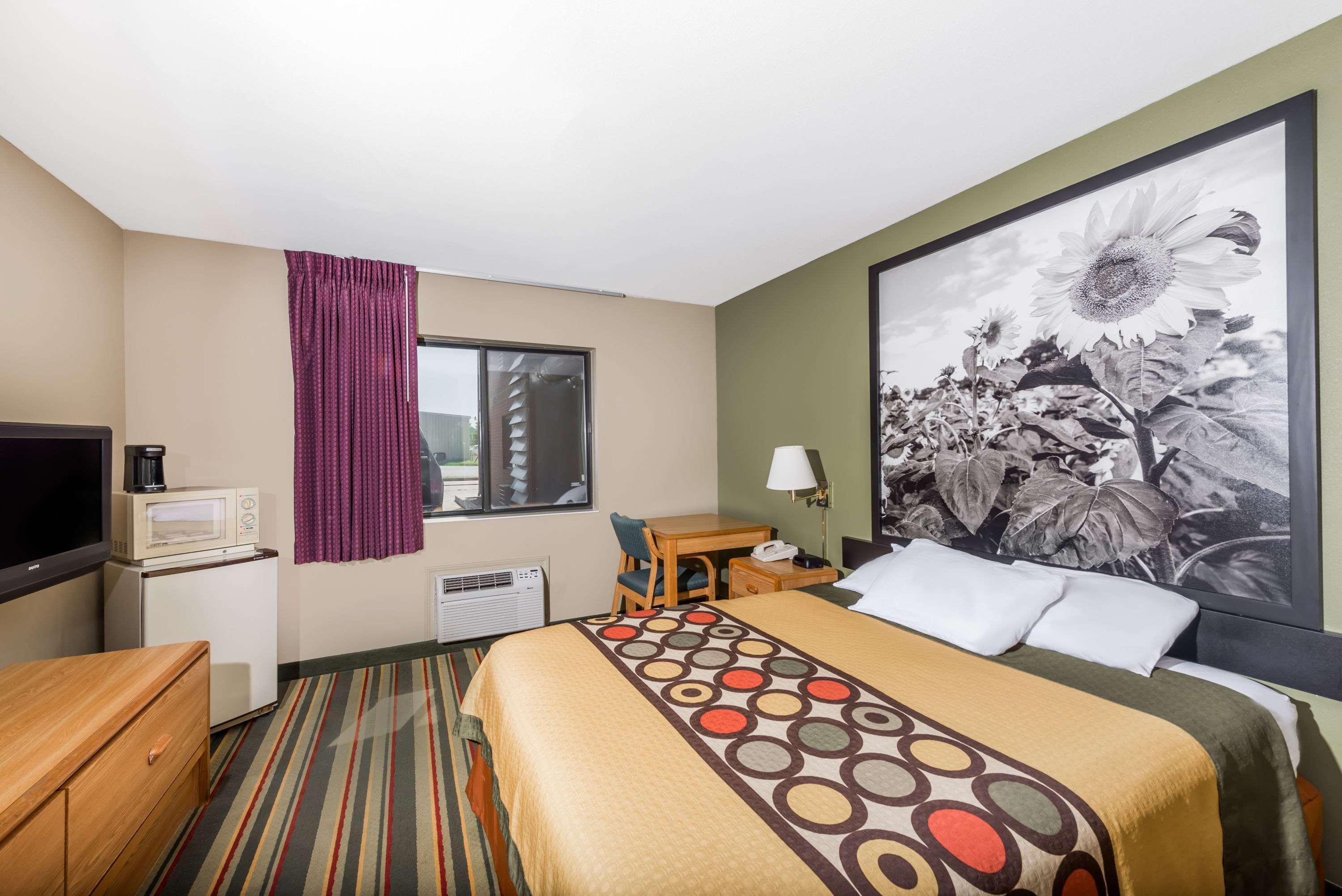 Super 8 By Wyndham Chanute Eksteriør billede